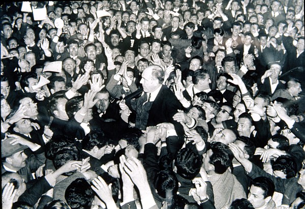 Searching for Andreas: Political Leadership in Times of Crisis