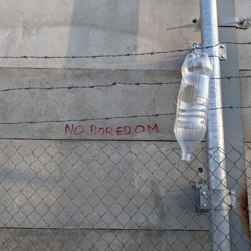 ΧΑΜΕΝΟΣ ΧΡΟΝΟΣ ΣΤΗΝ ΑΝΑΜΟΝΗ - ΗΧΟΤΟΠΙΑ ΕΝΟΣ ΠΡΟΣΦΥΓΙΚΟΥ ΚΑΤΑΥΛΙΣΜΟΥ - WASTING TIME WAITING -SOUNDSCAPE OF A REFUGEE CAMP