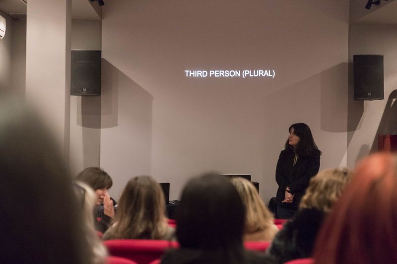 Κινηματογραφική εκδοχή του πρότζεκτ Τρίτο (πληθυντικό) πρόσωπο της εικαστικού Αικατερίνης Γεγησιάν